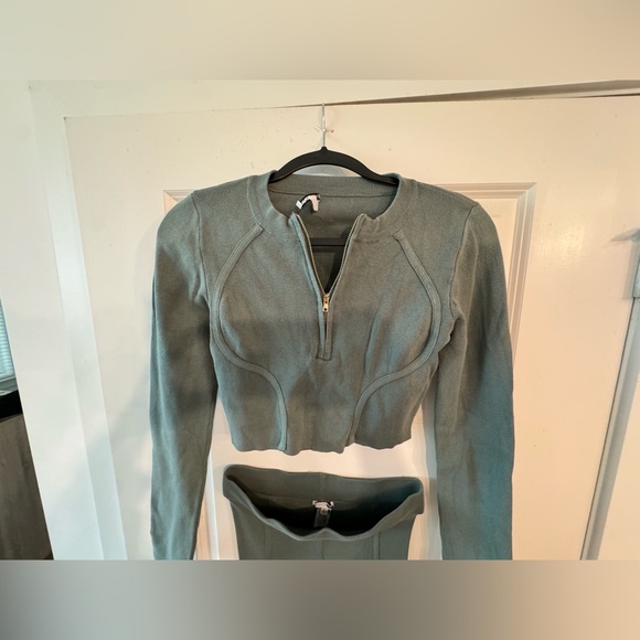 Fashion nova, two piece casual set. Size large. - Picture 2 of 5